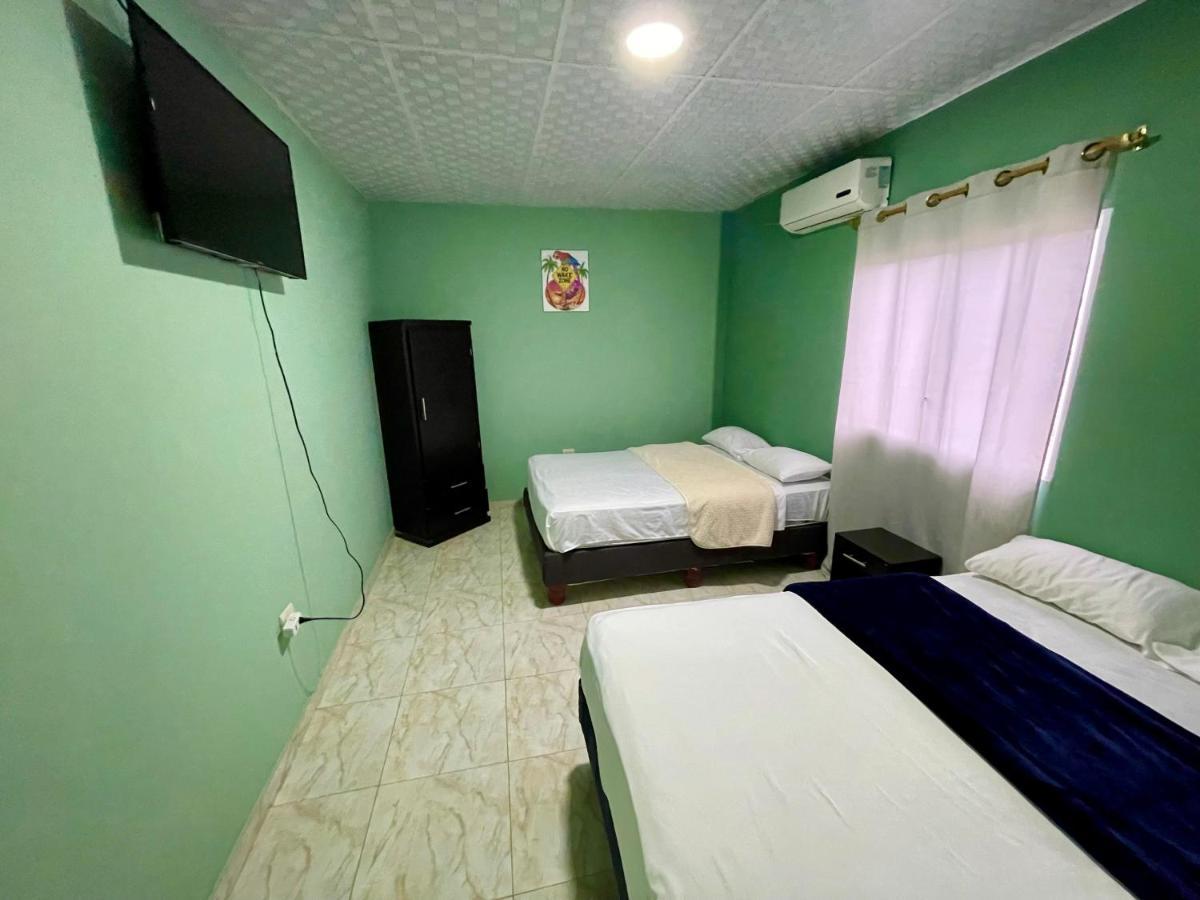 ホテル Hostal Tropicoco プラヤス エクステリア 写真
