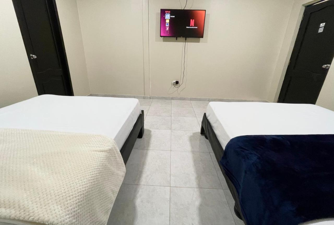 ホテル Hostal Tropicoco プラヤス エクステリア 写真