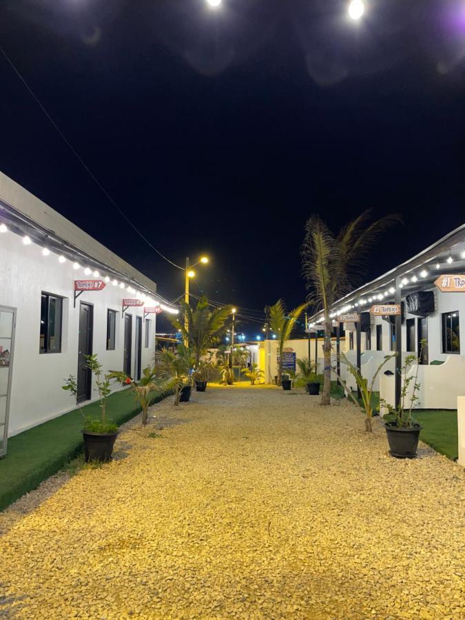 ホテル Hostal Tropicoco プラヤス エクステリア 写真